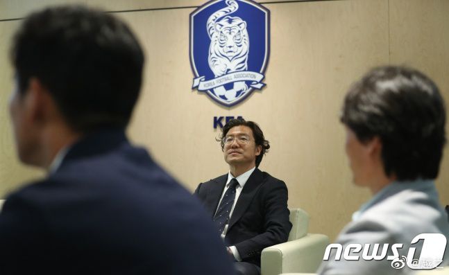 前那不勒斯队长、意大利前锋洛伦佐-因西涅近日回到了意大利，并观看了那不勒斯主场与国际米兰的比赛，意大利媒体天空体育也借此机会对他进行了独家专访，因西涅在采访中谈到了许多话题，表示自己本想永远效力于那不勒斯，但这并没有实现，至于意大利国家队，他也希望自己能再次入围。